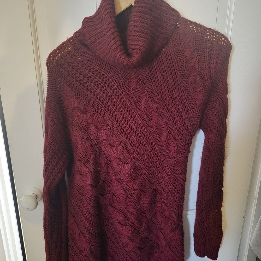 VENUS Burgundy Cable Knit Sweater